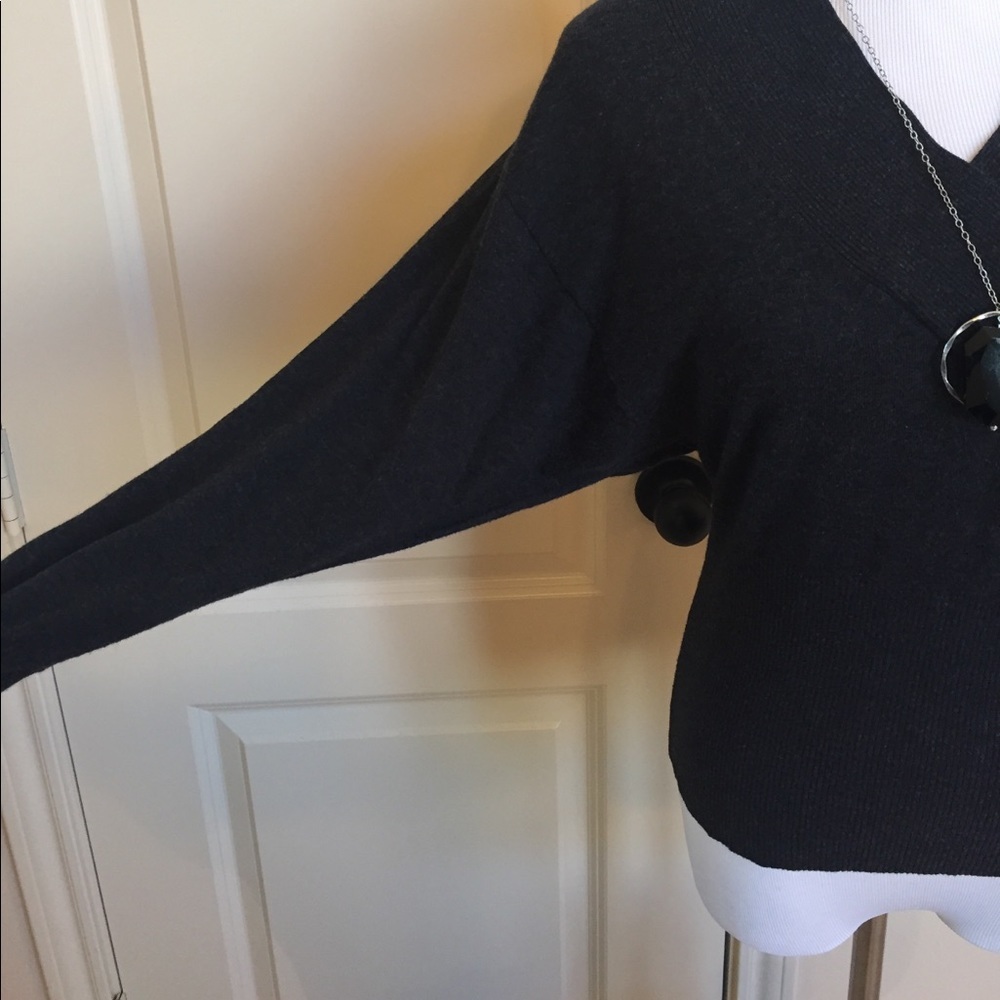 - Banana Republic loose sleeve sweater - Picture 2 of 5
